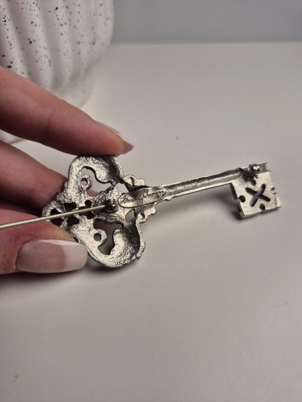 Sterling Silver Key Broach / Pin - Picture 8 of 8